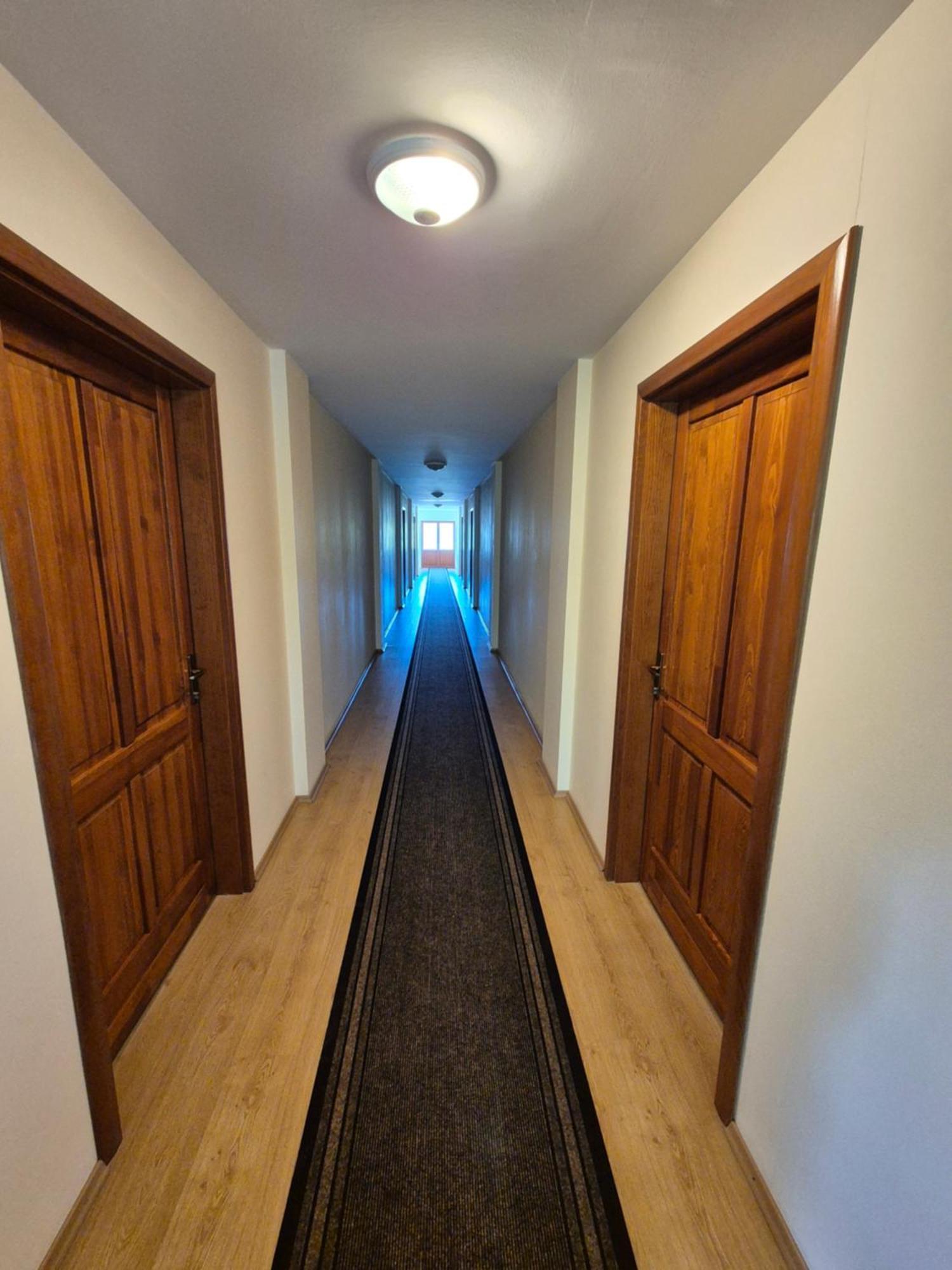 Wolf Apartments Sîngeorgiu de Mureş Buitenkant foto